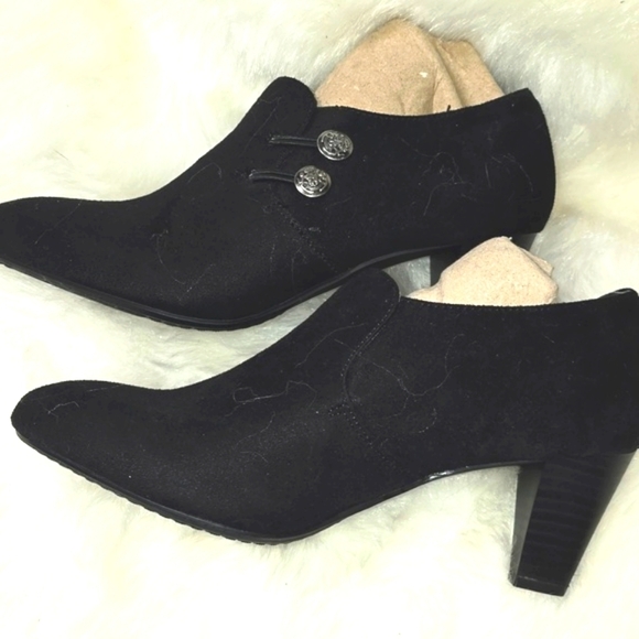 Chic, Very Chic! - Picture 2 of 10